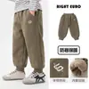 Calça casual de inverno forrada com fleece para meninos da Europa Ocidental, para crianças maiores, novo estilo 2026 de roupas infantis, calça de moletom de inverno para crianças e bebês