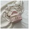 Bolso cuadrado pequeño nuevo al estilo Chanel, con diseño de patrón de rombos, cadena de bolitas dorada y una correa de hombro versátil, lo que lo convierte en un bolso cruzado perfecto.