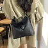 Bolsa grande e estilosa para uso casual para mulheres, nova bolsa tote de ombro com padrão trançado vintage, bolsa de ombro e transversal para mulheres