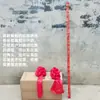 Danza Yangko, accesorios de danza de portar canastas de flores, llevar las canastas de flores a la casa de los padres, vara de carga roja, actuación folclórica, actuación festiva