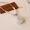 Collar de Seda Dorada Natural Estilo Chino con Flor de Durazno y Colgante de Jade Verde de Tianshan, Colgante de Hoja de Calabaza, Cadena para Clavícula, Cadena para Suéter