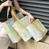 Novas sacolas de compras com estampa floral, feitas sob medida para lojas de roupas femininas, vestuário e embalagens de presentes; sacolas tipo tote em TNT disponíveis para pedidos personalizados