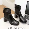 Botas de tornozelo de salto alto com bico quadrado para mulheres com zíper traseiro, botas de corte justo, novas botas da moda para outono e inverno de 2026, botas estilo Martin com salto grosso para mulheres