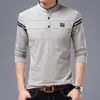 Camiseta de algodón de manga larga para hombre cuello liso color sólido joven y de mediana edad coreana ajuste slim camiseta interior ropa de otoño guapa venta al por mayor para hombre