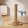 Placa Arranhador para Gatos, Poste Arranhador para Gatos de Sisal Durável e que Não Solta Fiapos, Brinquedo para Filhotes, Vara de Brincar para Gatos, Estrutura de Escalada para Gatos Autônoma para Alívio do Tédio, Tudo-em-Um