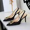 1368-K301 Zapatos de tacón alto de fiesta estilo europeo y americano para mujer con hebilla cuadrada de metal y pedrería, punta fina, parte trasera abierta y correa trasera tipo sandalia para mujer