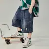 Venta Caliente Moda Infantil Mediano a Grande Pantalones Cortos tipo Capris de Cinco Puntos 26 Estilo Nuevo Shorts de Mezclilla Suave Lavado para Niños