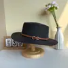 Novo Estilo Chapéu de Palha Francês de Topo Reto para Mulheres, Chapéu de Sol para Praia de Verão, Chapéu de Sol Fashion com Fivela de Cinto