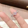 Anillo ancho estilo Xiaohongshu de lujo ligero con circonita cuadrada cepillada, anillo ajustable de diseño de nicho de cubo de azúcar estilo princesa