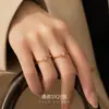 Sob a Figueira Banyan Anel de Lua de Jade Delicado de Prata Esterlina S925 Nicho para Mulheres, Estilo Simples e Cool, Anel Ajustável em Forma de Ovo para Dedo Indicador