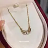 Collar colgante de cerdo con nariz de botón y circonita estilo Xiaohongshu, una cadena para la clavícula única y elegante con un diseño minimalista y personalizado para mujeres