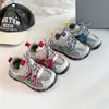 Zapatos de papá retro de estilo coreano con bloques de color para niños, nuevo modelo de otoño 2026, zapatos deportivos transpirables antideslizantes para exteriores para niños mayores