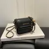 Otoño 2026 Nuevo Bolso Pequeño de Cadena de Alta Gama para Mujer Bolso Cruzado Versátil de Moda Bolso Cuadrado Pequeño de un Solo Hombro Bolsos de Mujer al por Mayor