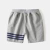Pantalones cortos deportivos de verano para niños 2023 nuevos pantalones quintos con cinta de rayas para niños pantalones medios para bebés moda de una pieza