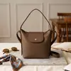 Bolso de mano de alta gama con estampado de lichi para mujer, nuevo estilo 2026, bolso tipo cubo de gran capacidad, versátil para ir al trabajo, bolso de hombro, bolso cruzado, transfronterizo