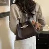 2026 Nova Bolsa de Ombro Versátil Estilo Retrô Bolsa Transversal Design de Nicho de Alto Padrão Bolsa de Mão Cesta de Piquenique Bolsa de Balde