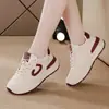 Tênis Esportivos de Tamanho Grande para Mulheres para Comércio Exterior Transfronteiriço, Novos Sapatos Casuais Versáteis para Estudantes de Primavera e Outono, Tênis Leves com Absorção de Choque para Corrida para Mulheres