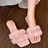 Pantuflas de peluche únicas sin cordones para usar en exteriores, nuevas de otoño e invierno 2026, color nude, estilo francés, afelpadas, versátiles, de algodón