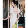 Vestido de Noiva Principal Estilo Francês Verão 2026 Novo Cetim Simples Sereia Branco Vestido de Recepção com Cauda para uma Cerimônia de Casamento Leve
