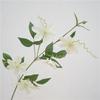 [Material de flor blanca] Arreglo floral de hortensia, rosa, flor de pasto escarchado con decoración de material de hoja de niebla de techo de pasto, flor de simulación para boda