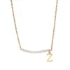 Collar Colgante de 26 Letras de Alta Venta Estilo Lujo Chapado en Cobre Dorado con Diseño de Nicho y Cadena Tachonada de Perlas