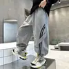 Otoño 2026 Pantalones Deportivos Holgados de Barras Paralelas para Niños, Pantalones Casuales de Color Sólido a la Moda para Niños