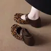 Sapatos femininos estilo Birkenstock com sola grossa, que aumentam a altura, com salto anabela, nova coleção outono 2026, design retrô, adequados para mulheres baixinhas, sapatilhas casuais de bico fino