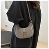 Bolso pequeño popular de gamuza de este año 2024 nuevo vintage bandolera versátil hombro axila bolso de mano