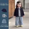 Casaco infantil, conjunto para meninas, top da moda para bebê menina de outono, conjunto de três peças com jeans, roupas de outono para menininha