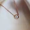 Collar Sencillo y Exquisito de Acero de Titanio con Circonita de Diamante Único para Mujer, Diseño de Nicho de Lujo Ligero, Cadena para Clavícula en Oro Rosa, No se Desvanece