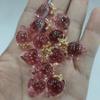 Colgante de resina ligera y rica, de alta calidad, con forma de fresa y perlas, para collar, pendientes y accesorios.