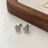 Brincos de Tarraxa Florais de Luxo Nicho, Brincos Pequenos Versáteis Estilo Coreano, Adequados para Dormir, Cuidado com o Furo da Orelha, Brincos de Tarraxa para Cartilagem da Orelha