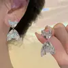 Pendientes de Clip de Lujo Ligero Estilo Hong Kong sin Agujeros para Orejas Pendientes Geométricos de Perla y Camelia para Mujer Sentido Avanzado Simples Elegantes Pendientes Versátiles