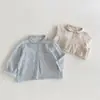 Camisa de Rayas Verticales Estilo Coreano para Niños Primavera/Verano 2026 Camisa Básica de Manga Larga para Bebés y Niños Pequeños Top de Bebé con Cuello Estilo Japonés