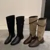Elegantes para la calle~ Estilo retro de nicho, bloques de color, botas largas con correa de hebilla para mujer, punta redonda, tacón grueso, botas plisadas apiladas, de moda