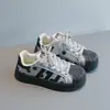 Zapatos para niñas, Zapatillas de entrenamiento alemanas, Nueva colección de otoño 2026, Tenis infantiles con diseño de conchas, Zapatos deportivos de cuero para niñas, Zapatos casuales de suela blanda