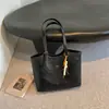 Bolso de Hombro Grande de Capacidad Retro Otoño/Invierno para Mujer 2026 Nuevo Estilo Versátil para el Viaje Diario Textura Bolso de Axila