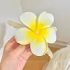 Pinza para el Cabello de Flor de Plumeria para Mujer 2024 Pasador Floral para la Parte Trasera de la Cabeza Peinado Alto Pinza de Tiburón Accesorio para el Cabello Estilo Coreano Fresco