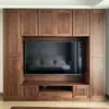 Armários Sólidos de Madeira Feitos Sob Medida para a Casa Inteira, Parede de Fundo para Sala de Estar Estilo Meados do Século, Painel de TV Integrado, Guarda-Roupa de Quarto de Casa