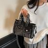 Bolso de Mano de Mezclilla de Gran Capacidad 2025 Nuevo Retro Tote para Mujer Moda Tendencia Versátil Bolso de Hombro Cruzado