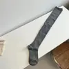Meias Altas Personalizadas de Outono e Inverno Forradas com Lã Estilo Ins Longo Cor Pura Meias de Malha de Fio Enrolado Meias Quentes Acima do Joelho