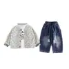 Conjunto Informal Estilo Coreano para Niños de Uno a Cinco Años Nuevo Set de Tres Piezas de Pana a Cuadros con Solapa de Manga Larga Tendencia