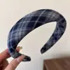 Novo Aro de Cabelo Fino com Padrão de Diamante Estilo Universitário Outono e Inverno Feminino Celebridade da Internet Retro Aro de Cabelo de Alta Pressão Craniana Grampo de Cabelo Acessórios para Cabeça