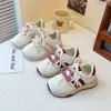 Tênis Esportivo Feminino 2026 Novidades de Primavera Tênis Casual Infantil Forrest Gump Tênis Leve para Corrida Meninas Sapatos Versáteis para Meninos