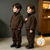 Conjunto infantil con forro polar, ropa exterior cálida de otoño e invierno para niños, conjunto de dos piezas con estampado de leopardo para niñas, ropa infantil engrosada al por mayor