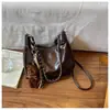 Bolso de Hombro Individual Coreano Bolso Cruzado Venta Caliente Moda Femenina Versátil Casual Bolso Cubo de Cadena Bolso Sencillo para Debajo del Brazo
