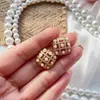 Pendientes Europeos y Americanos de Nuevo Estilo Pequeños Waffle Aromático Corte Cuadrado Tejidos Zirconia Diamante de Color Elegantes de Moda Elegantes Versátiles