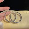 Pendientes de moda clásicos europeos y americanos con hebilla de oreja de gran círculo, personalidad de nicho, sentido de alta gama, pendientes exagerados, pendientes de moda de viento frío a la moda.