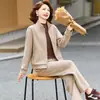 Moda para Mamás de Mediana Edad Chaqueta Deportiva de Terciopelo Plus Conjunto de Dos Piezas para Mujer Nuevo Otoño/Invierno 2026 Conjunto Casual de Pierna Ancha