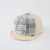 Al por mayor Otoño 2026 Lana Cálida Gorra de Pato para Bebé Estilo Coreano Serie a Cuadros para Niños y Niñas Sombrero de Ala Suave de Moda para Bebé